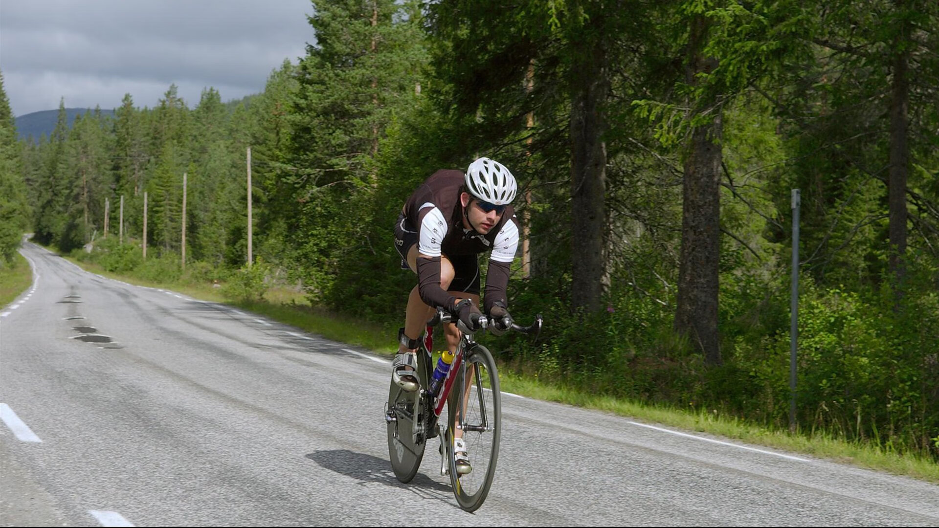 《英雄联盟》新版本上线平衡改动引发讨论,英雄联盟英雄平衡